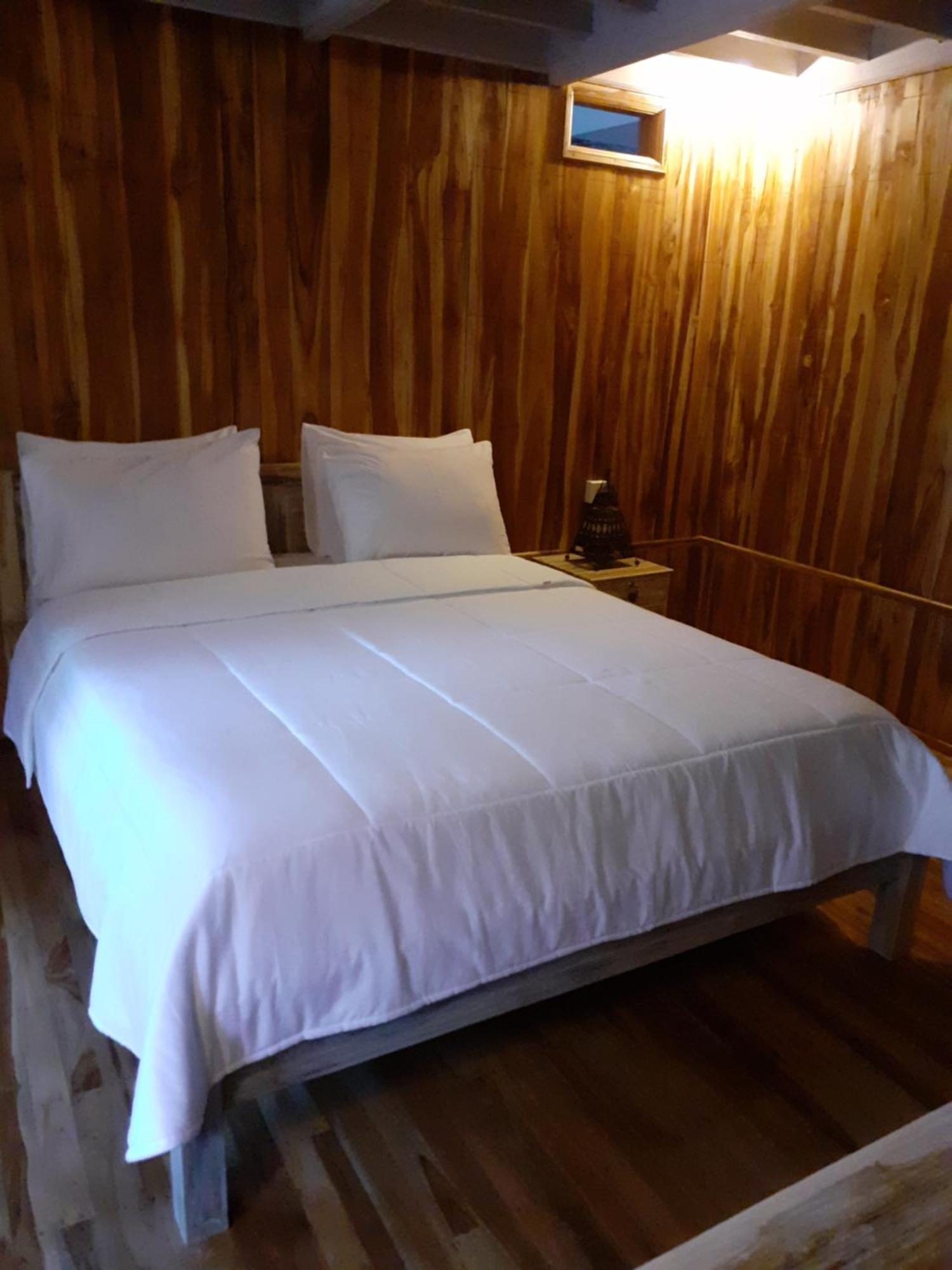 Tetebatu Flush Harmony Hotel Room photo